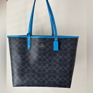 Reversible Coach shoulder bag